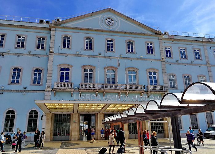 Santa Apolonia Train Station photo