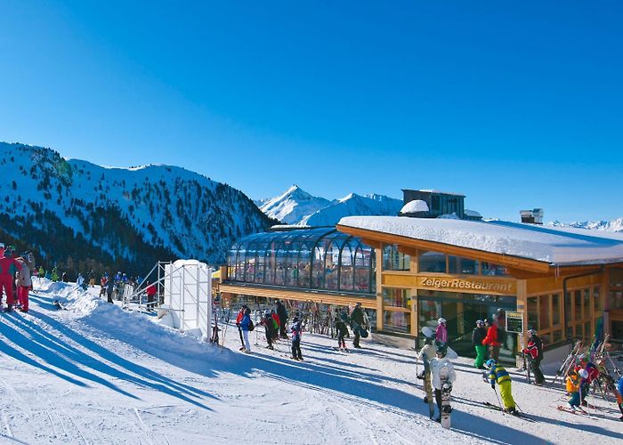 Hochzeiger Bergbahnen Pitztal AG Zeigerrestaurant in Winter │Hochzeiger photo