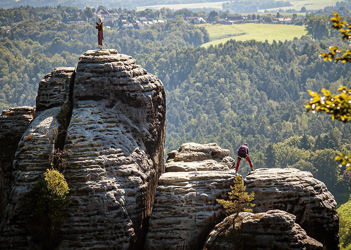 Castle Rock Neurathen 7 Tage Malerweg… – Tag 2: Über die Bastei nach Hohnstein – longroad.de photo