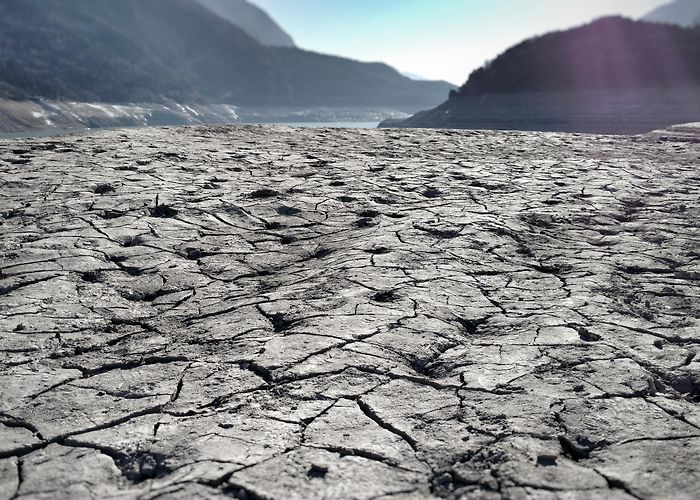 Molveno Lake View of a drained lake. Molveno Lake, North Italy : r/AmateurEarthPorn photo
