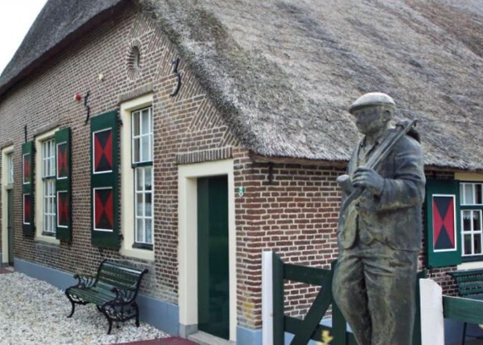 Boerderijmuseum the Bovenstreek Parkeren bij de winterfair van het Boerderijmuseum - Loco Media Groep photo