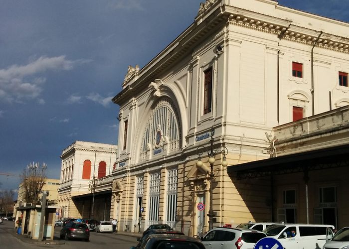 Stazione Livorno Centrale Stazione ferroviaria di Livorno Centrale a Livorno: 1 opinioni e 5 ... photo