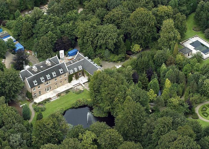 Eikenhorst De koning verhuist, er komt weer een Oranjepaleis vrij photo