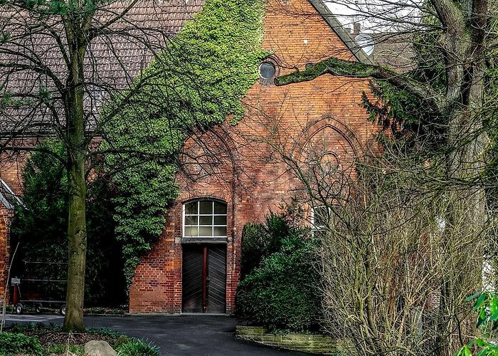Wiesenkirche oder Str. Maria zur Wiese wdf - wupper digitale fotografie - Ost(en)friedhof in Dortmund photo