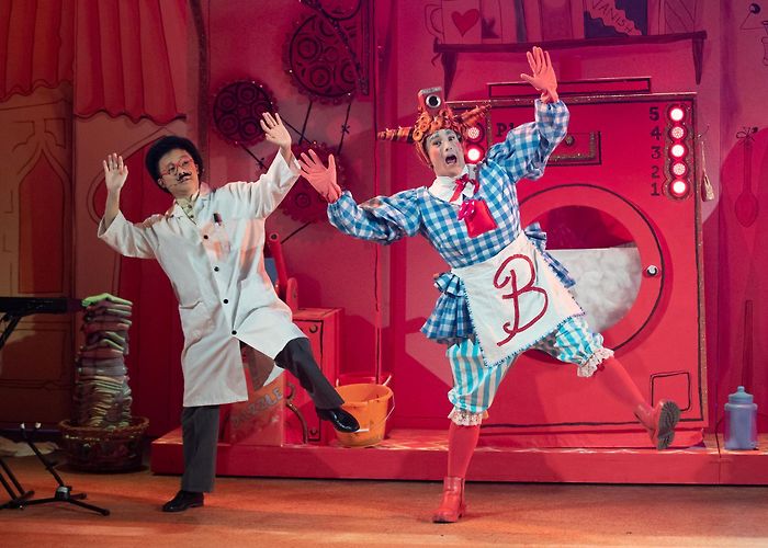 Queen's Theatre Hornchurch 10 Facts About Queen's Theatre Hornchurch Pantomime - Facts.net photo