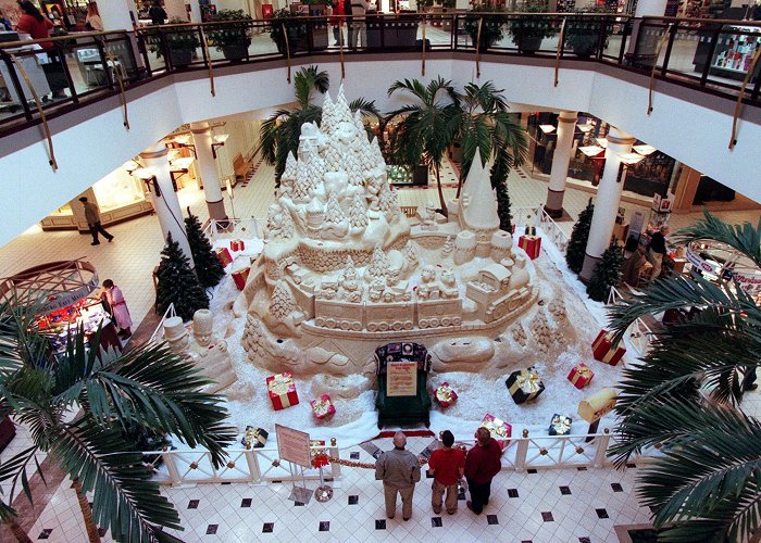 Harrisburg Shopping Center Orchards Mall in Benton Harbor : r/deadmalls photo