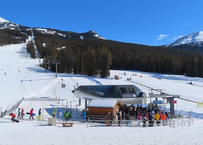 Grizzly Express Gondola Grizzly Express Gondola – Lake Louise, AB – Lift Blog photo