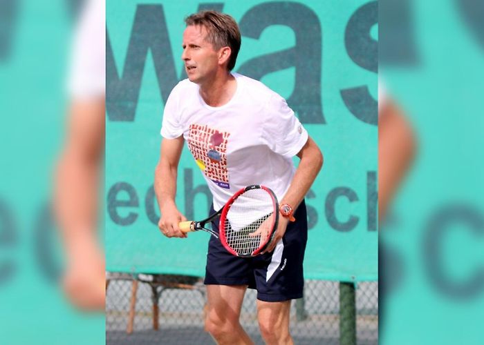 De Doordraaiers Bekwaamheid Wakker worden Identiteit tennis de hoek wrijving deed ... photo