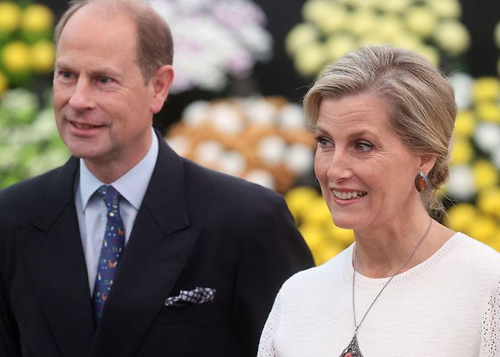 Bagshot Park Sophie Wessex and Prince Edward are looking for help at their ... photo