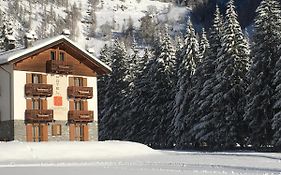 Lo Scoiattolo Hotel Gressoney-La-Trinite Exterior photo