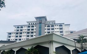 Raia Hotel Kota Kinabalu Exterior photo