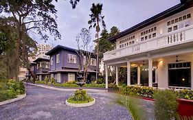 The Henry Hotel Manila Exterior photo