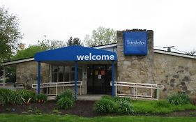 Travelodge By Wyndham Lansing Exterior photo