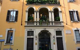 Hotel Gran Duca Di York Milan Exterior photo