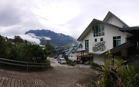 Amazing Grace Lodge Kampong Kundassan Exterior photo