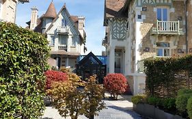 Villa Augeval Hotel De Charme & Spa Deauville Exterior photo