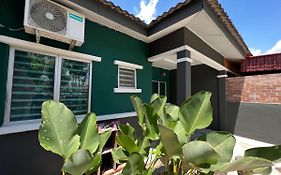 TheAtbas Homestay 18 in Seri Iskandar Perak 3 Bedroom Exterior photo