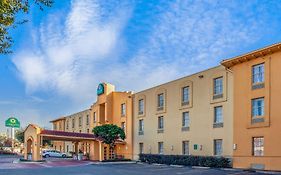 La Quinta Inn By Wyndham Houston Greenway Plaza Medical Area Exterior photo