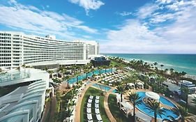 Fontainebleau Miami Beach Hotel Exterior photo