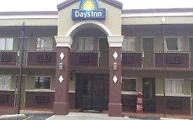 Days Inn By Wyndham Hot Springs Exterior photo