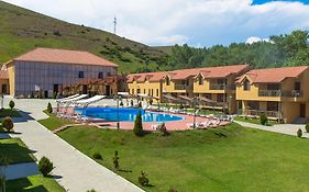 Best Western Bohemian Resort Sevan Exterior photo
