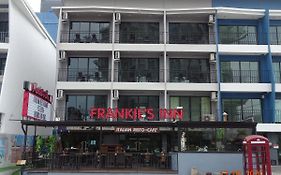Frankie'S Inn Pantai Jomtien Exterior photo