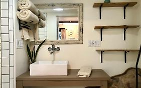 New! Prickly Pear Unique Studio With Bathroom Built Into The Rocks Prescott Exterior photo