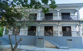 E&E Self Catering Hotel Beau Vallon  Exterior photo