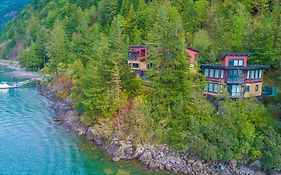 The Lodge On Harrison Lake Harrison Hot Springs Exterior photo