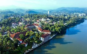 Mahaweli Reach Hotel Kandy Exterior photo