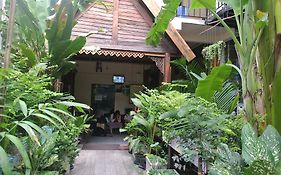 Eco House Apartment Bangkok Exterior photo