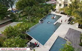 By The Sea- Pool And Sea View Apartment Batu Feringgi Exterior photo