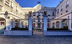 Aigle Noir Fontainebleau Mgallery Hotel Exterior photo