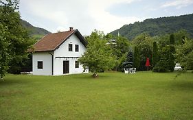 Apartment Holiday - River View Beside Pyramid Visoko Exterior photo