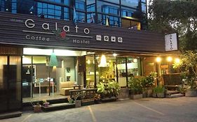 Galato Coffee & Hostel Chiang Mai Exterior photo