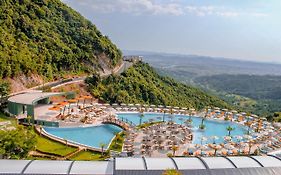 Select Hill Resort Tiranë Exterior photo