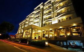 Mercure Royal Regency Hotel Makassar Exterior photo