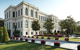 Four Seasons Hotel Istanbul At The Bosphorus Exterior photo