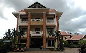 Victoria Hotel Battambang Exterior photo