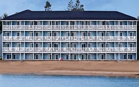 Fairview Beachfront Inn Mackinaw City Exterior photo