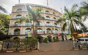 La Grand Chez Johnson Hotel Muyenga Kampala Exterior photo