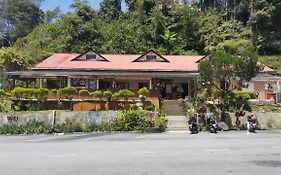 Alora Budget Inn Tanah Rata Exterior photo