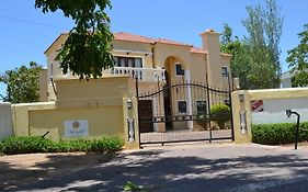 The Capital Guest House Gaborone Exterior photo