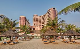 Holiday Beach Danang Hotel And Resort Exterior photo
