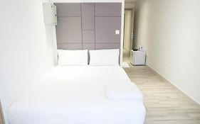 Recharge Cozy Room Suite Singapura Exterior photo