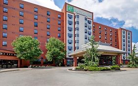 Holiday Inn & Suites Windsor Exterior photo