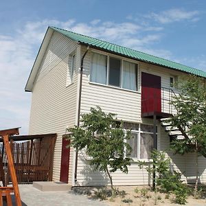 Kottedzhi "Family Rest" Hotel Kyrylivka Exterior photo