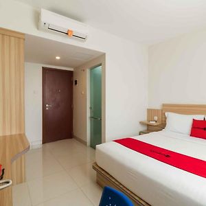 Reddoorz Near Pantai Karang Hawu Hotel Cimaja Exterior photo