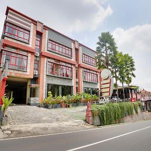 Urbanview Hotel Bergas Indah Bandungan By Reddoorz Exterior photo