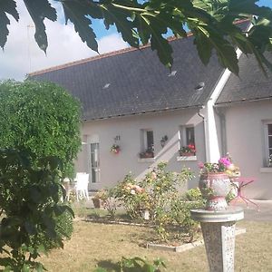 Le Clos Des Roses Bed & Breakfast Civray-de-Touraine Exterior photo